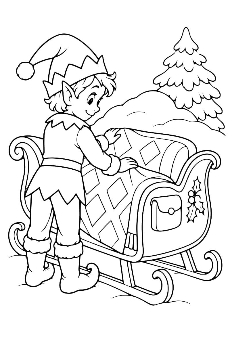 Lutin debout devant un traîneau, arrangeant une couverture sur le siège, avec un sapin enneigé à l’arrière-plan.